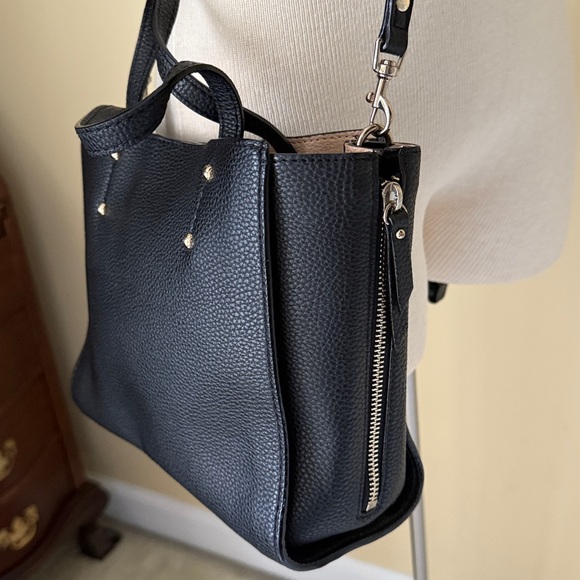 Ann Taylor laser cut tote with cross body strap - Picture 4 of 6